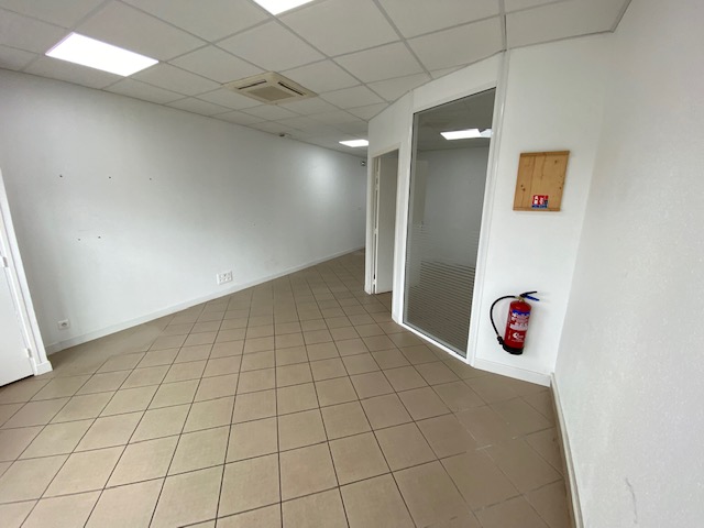 Cenon 68m² Local Commercial