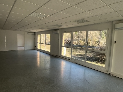 St Jean d&rsquo;Illac 166m² Entrepôt
