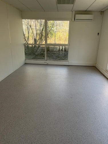 St Jean d&rsquo;Illac 166m² Entrepôt