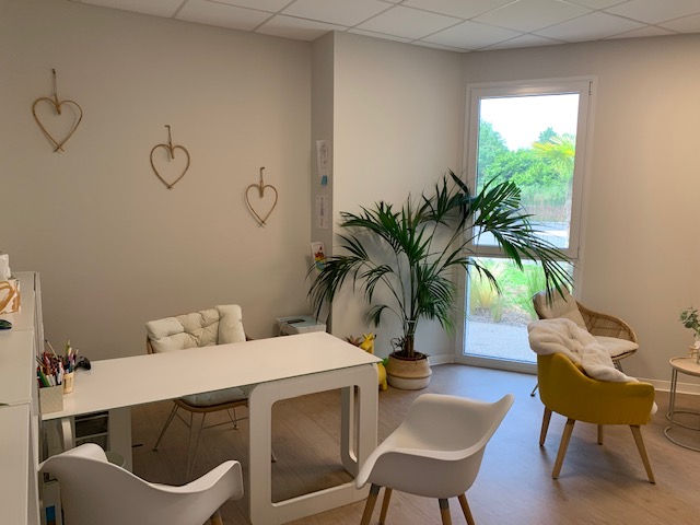 St Jean d&rsquo;Illac 166m² Entrepôt