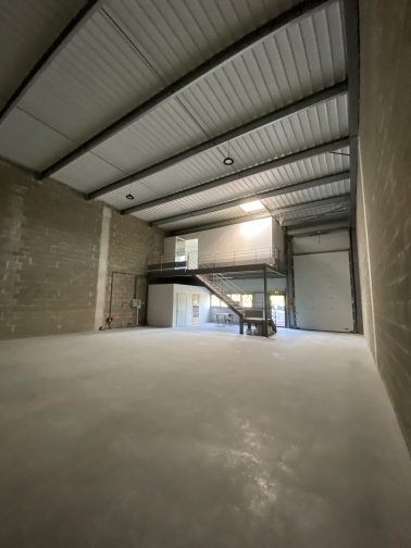 Mérignac 170m² Entrepôt