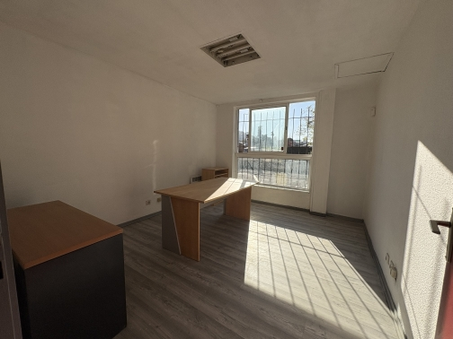 Local d&rsquo;activité 97 m² avec bureaux CENON
