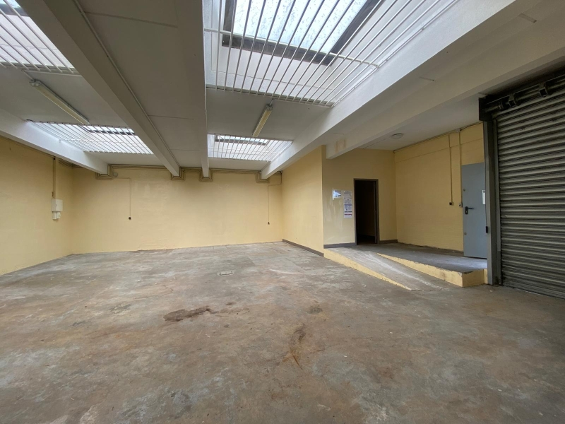 Local de 120 m² – Centre Routier
