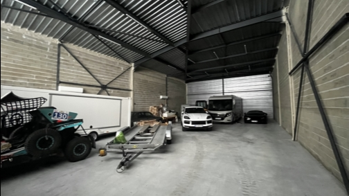 * Mérignac 250 m² Entrepôt *