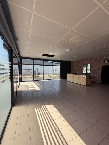 300 M² LOCAL COMMERCIAL BERGERAC