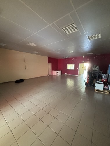 300 M² LOCAL COMMERCIAL BERGERAC