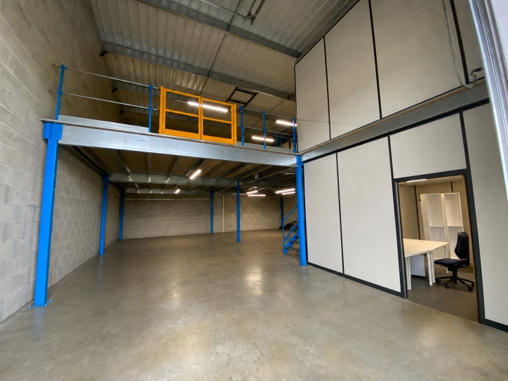LOCAL D&rsquo;ACTIVITE 304 M² – MERIGNAC