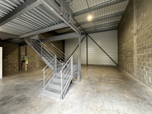 Mérignac 170m² Entrepôt