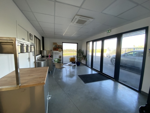 ENTREPOT + BUREAU POMPIGNAC