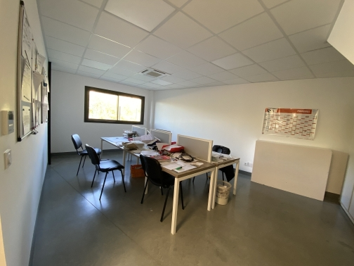 ENTREPOT + BUREAU POMPIGNAC