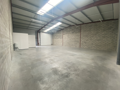 Locaux d&rsquo;activités de 210 à 630 m² sur Saint Jean