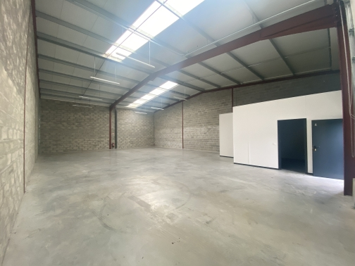 Locaux d&rsquo;activités de 210 à 630 m² sur Saint Jean