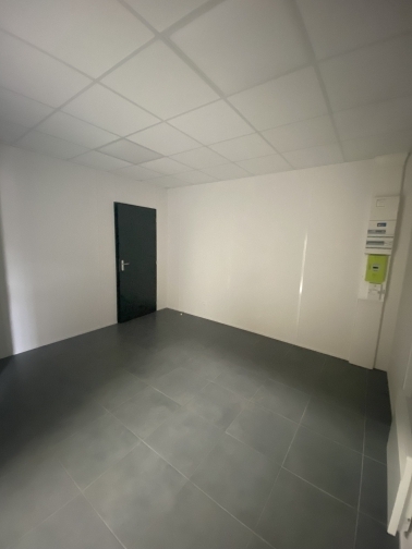 Locaux d&rsquo;activités de 210 à 630 m² sur Saint Jean