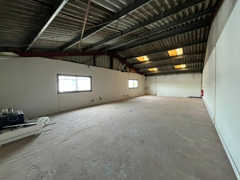 Entrepôt + Bureaux Eysines 140 m²