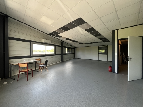 ENTREPÔT 700 m² Yvrac