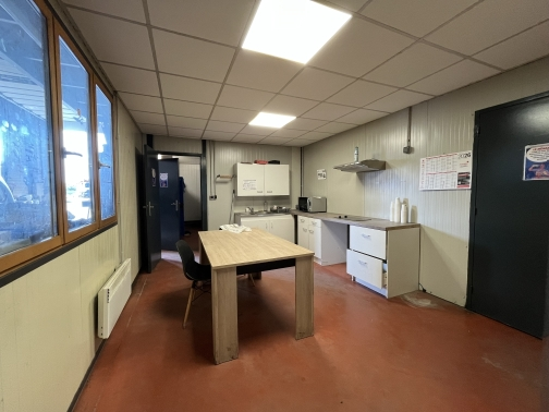ENTREPÔT 700 m² Yvrac