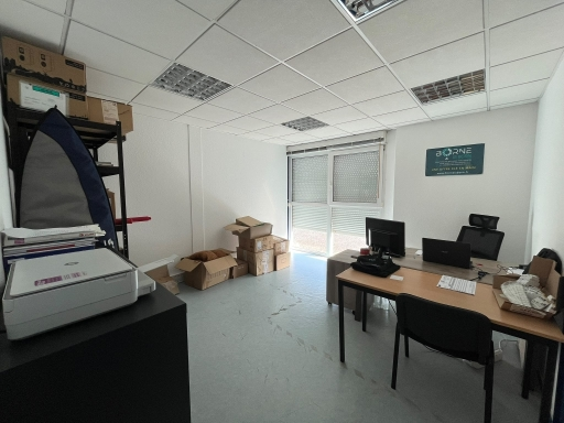 ENTREPÔT AVEC BUREAUX 200 M² EYSINES