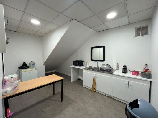 ENTREPÔT AVEC BUREAUX 200 M² EYSINES