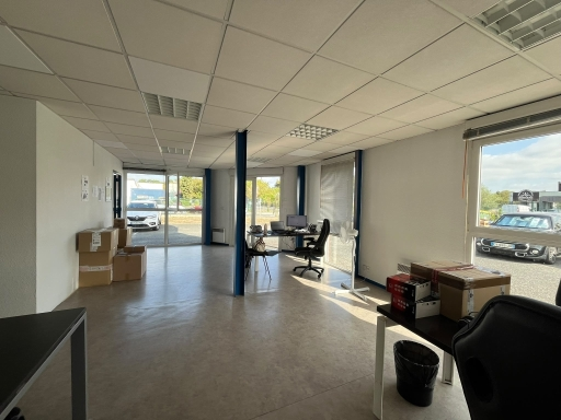 ENTREPÔT AVEC BUREAUX 200 M² EYSINES