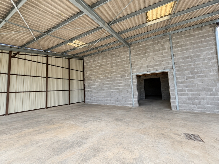 ENTREPÖT 470 M² + 5 000 M² EXTERIEUR – BEAUTIRAN