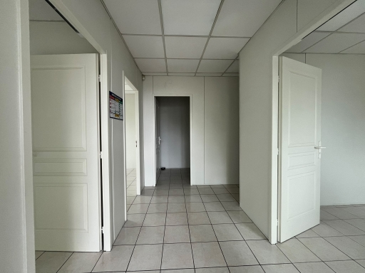 Entrepôt avec Bureaux 240 M²