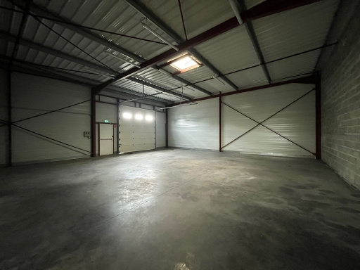 Entrepôt avec Bureaux 240 M²