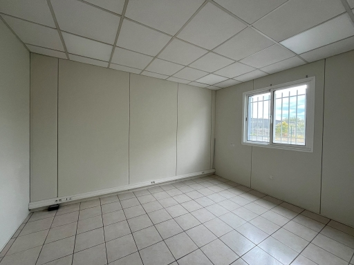 Entrepôt avec Bureaux 240 M²